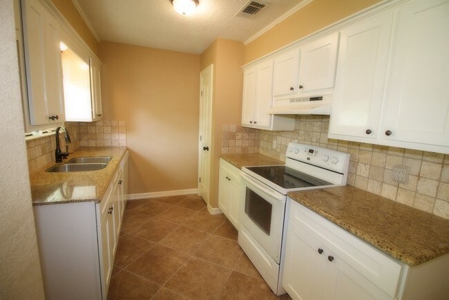 Foto del edificio - 7700 Spring Meadow Ln