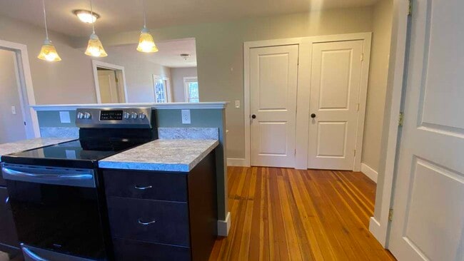 Building Photo - 6 Church Ave