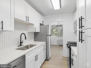 Building Photo - 301 N Beauregard St