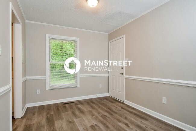 Foto del edificio - 3 Bedroom Pet-Friendly Home in GREENSBORO,...