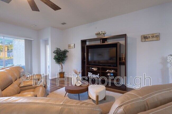 Foto del edificio - 2024 Heartland Cir
