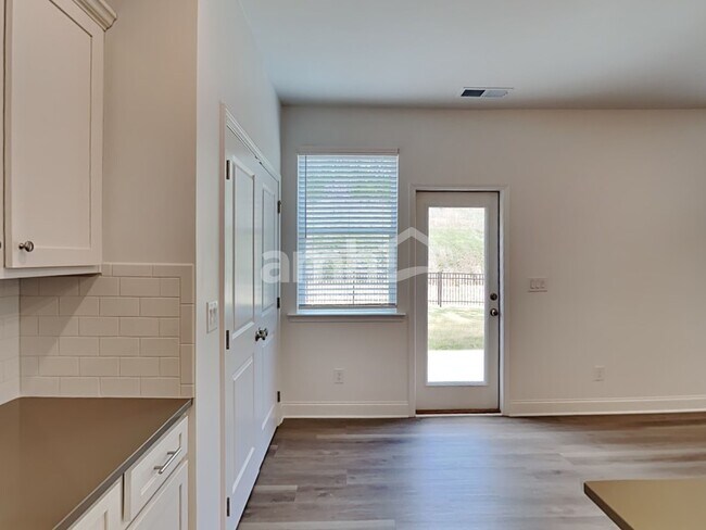 Building Photo - 1069 Highland Walk