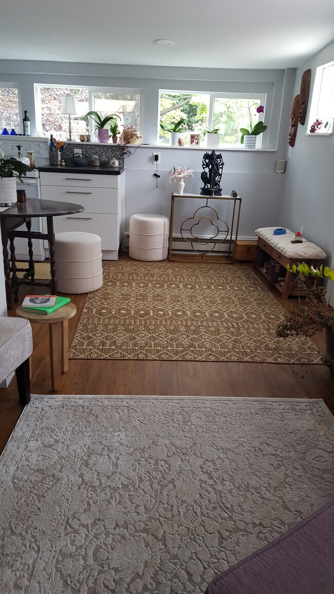 Building Photo - 11 W Windsor Ave