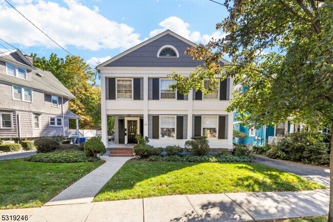 Foto del edificio - 58 Dunnell Rd