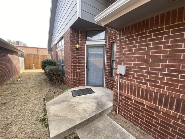 Building Photo - 3770 Apex Ct