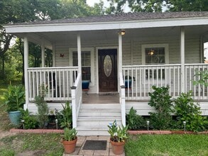 Building Photo - 402 Booker Rd