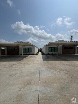Building Photo - 1200 E Hibiscus Ave