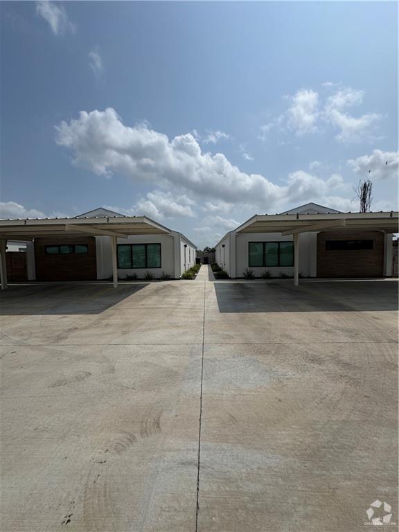 Building Photo - 1200 E Hibiscus Ave