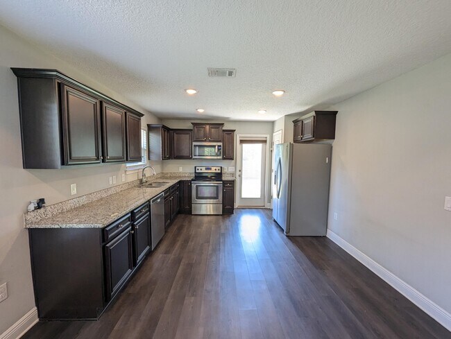 Foto del edificio - 5619 Charter Cir