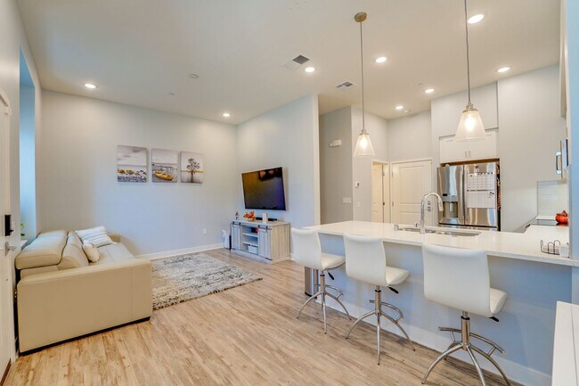 Foto del edificio - Recently Reduced-San Marcos Town-Home 3 Bedroom 2.5 Bathroom