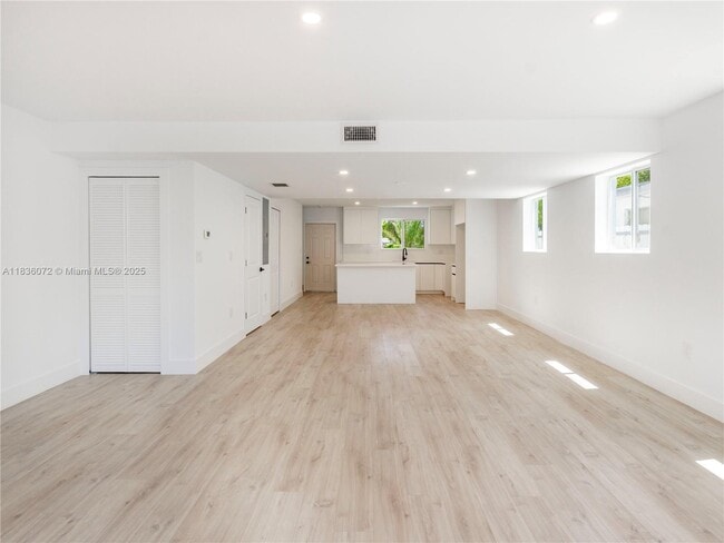 Foto del edificio - 2039 NE 172nd St