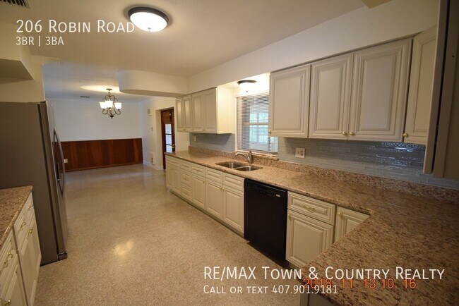 Foto del edificio - 206 Robin Rd