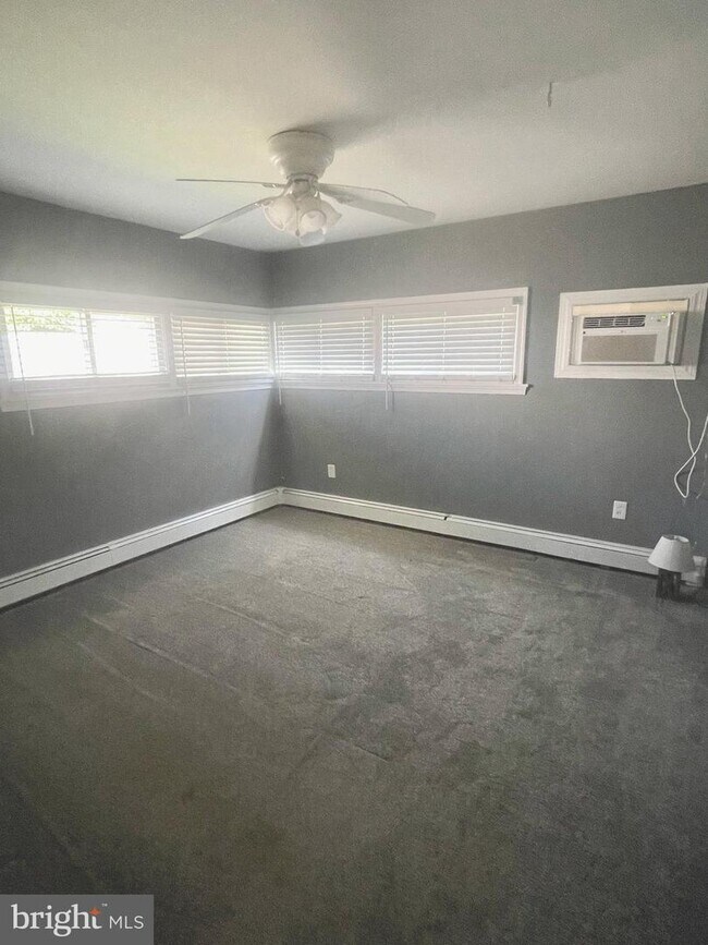 32 Midwood Ln, Levittown, PA 19054 House Rental in Levittown, PA