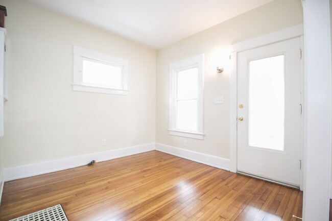 Foto del edificio - 726 Ogden Ave