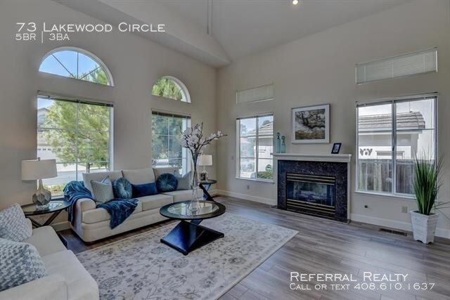 Foto del edificio - Luxury Home in Hills of San Mateo