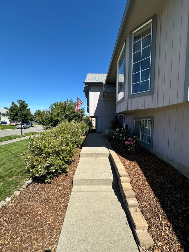 Building Photo - 2819 S Newer Ct