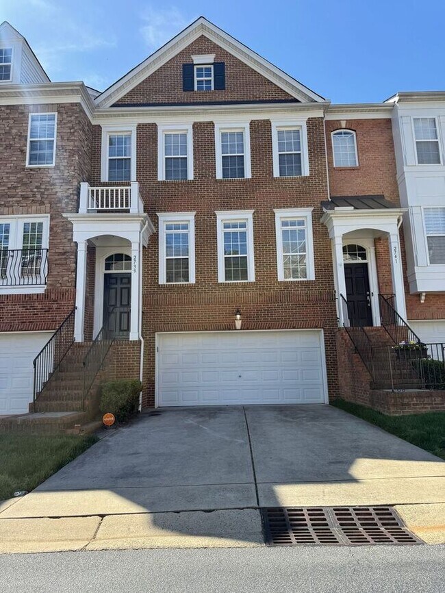 Foto del edificio - Prime Raleigh Location Near Crabtree & Downtown – Stunning 3BR Townhome