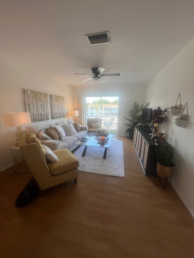 Foto del edificio - 2041 Sunset Dr