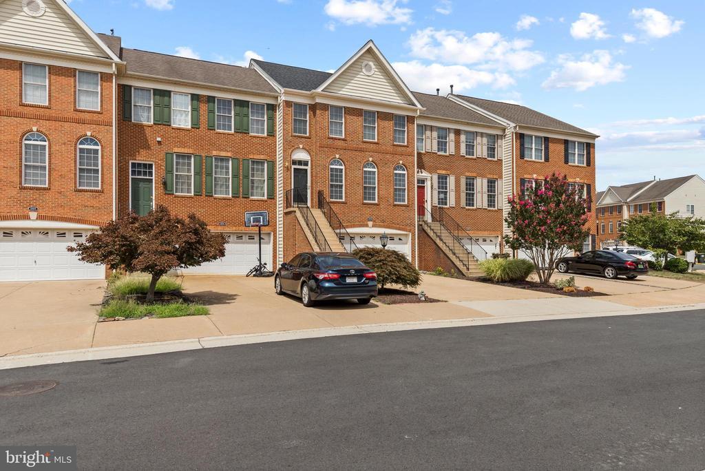Primary Photo - 22576 Welborne Manor Square