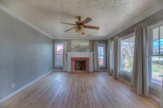 Building Photo - 544 S Oswego Ave