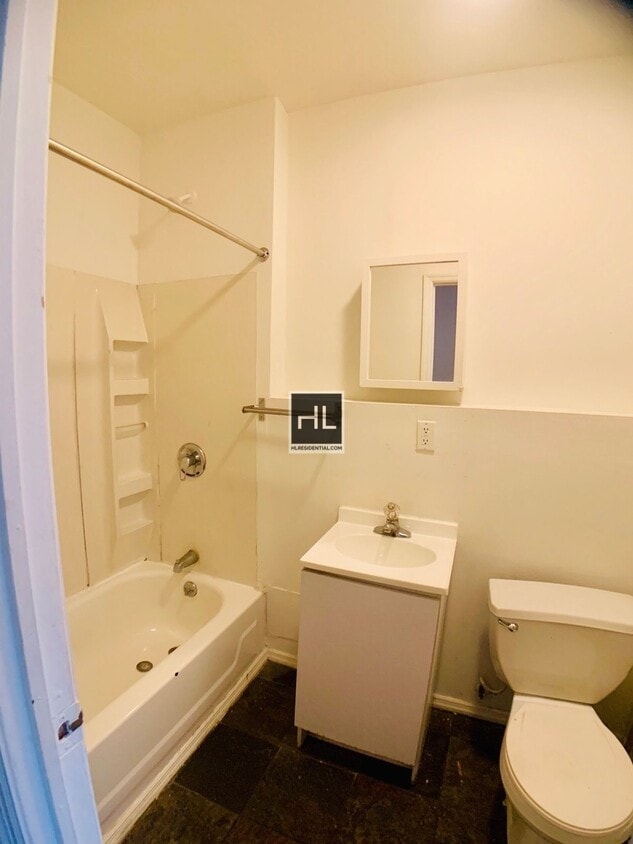Foto del edificio - 2 BR 2 BA in Prime Bushwick