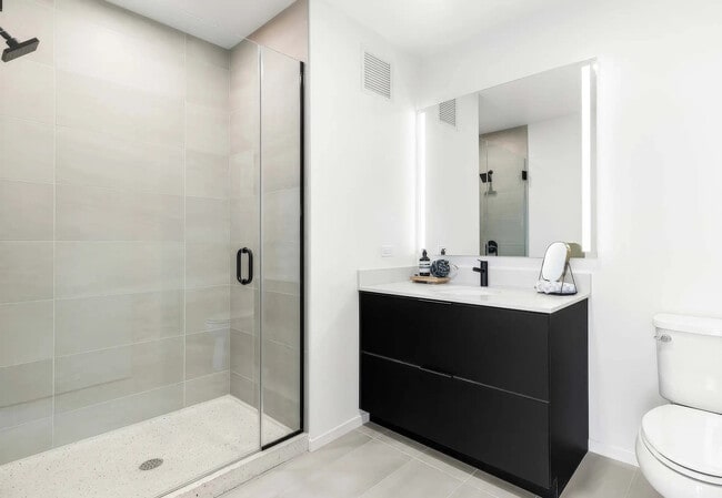 Building Photo - 220 N Elizabeth St