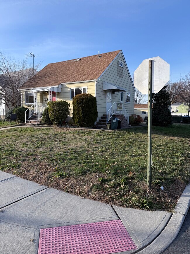 Photo - 21 Bellport Pl House