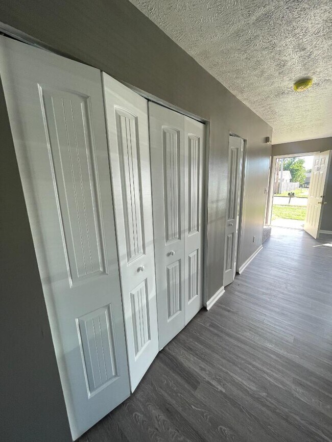 Building Photo - 98 Andrea Dr