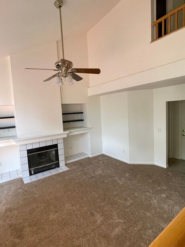 Building Photo - 3 bed 3 bath single Family House in Highlands Ranch