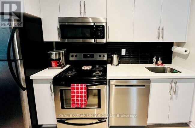 Photo du bâtiment - 65 Bremner Blvd