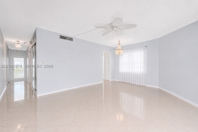 Foto del edificio - 710 N Ocean Blvd