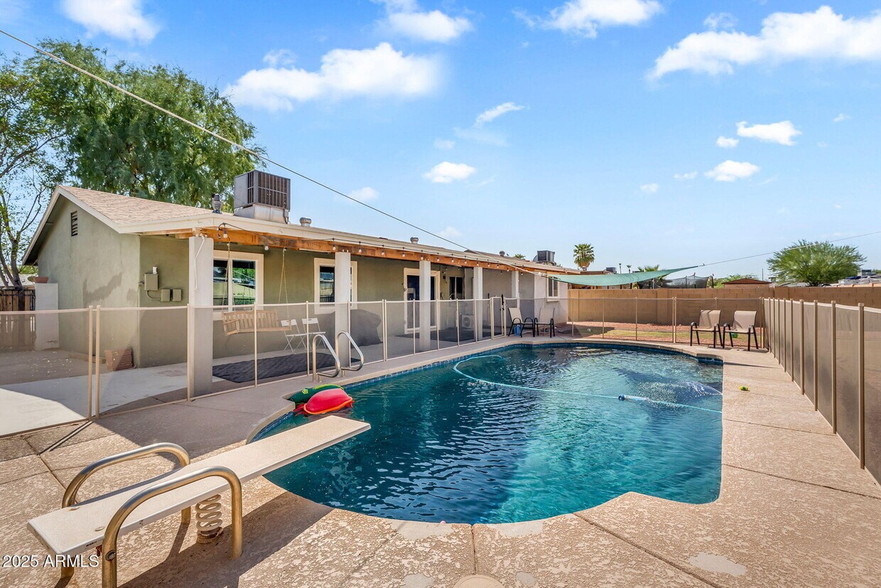 Foto principal - 4902 W Sheridan St