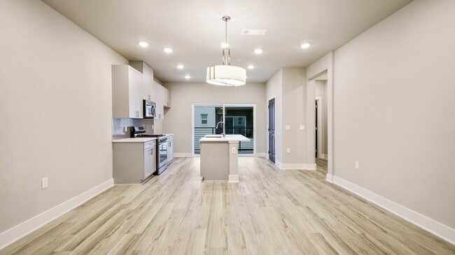 Building Photo - 3353 Wynwood Dr