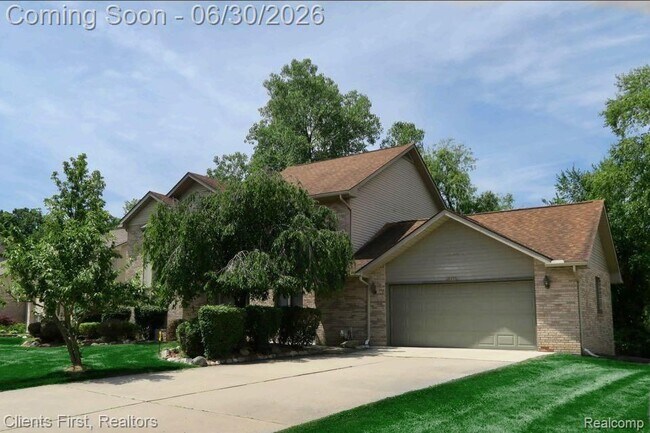 Building Photo - 7233 Oakwood Dr