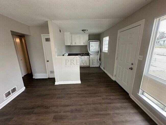 Foto del edificio - 6204 E 155th St
