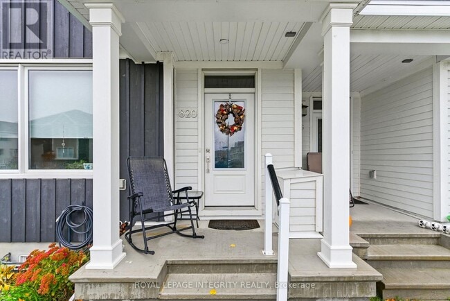 Building Photo - 820 Bascule Pl