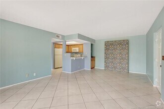 Building Photo - 1504 SE Royal Green Cir