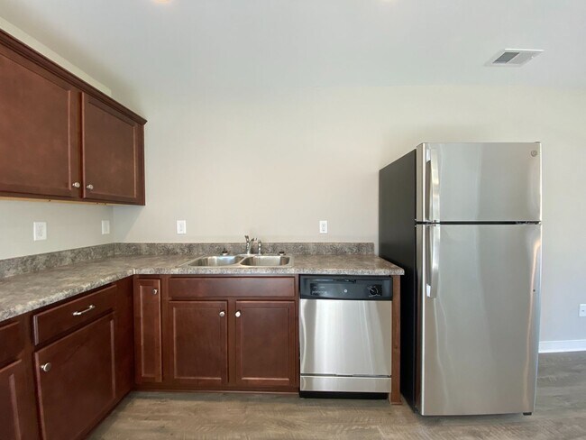 Foto del edificio - Beautiful home for Rent in Talladega, AL!!...