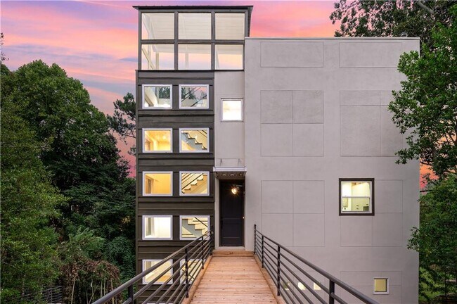 Foto del edificio - 335 Eureka Dr NE