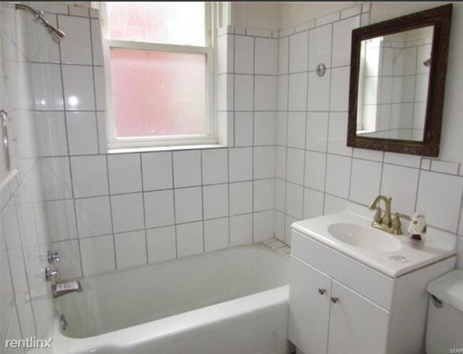 Building Photo - 1 br, 1 bath Apartment - 1439 Rowan Avenue