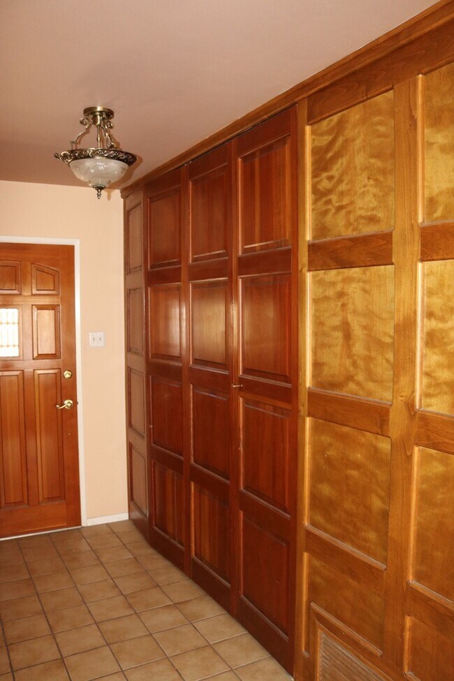 Foto del edificio - 19275 Symeron Rd