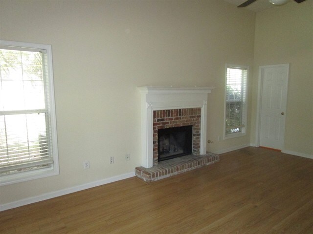 Building Photo - 1632 Mission Park Dr