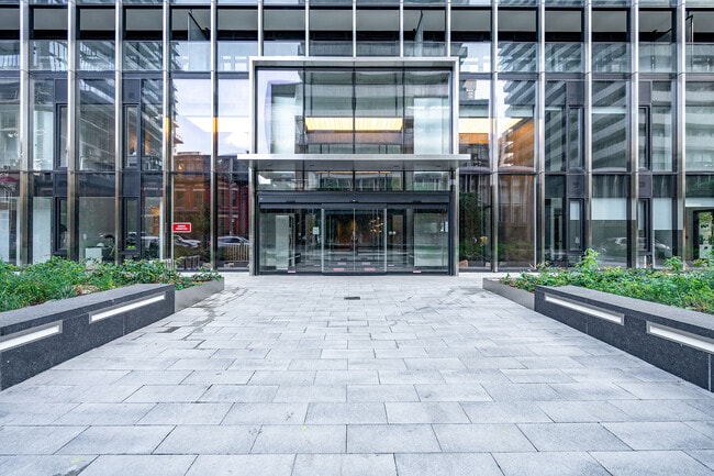 Photo du bâtiment - 55-2755 Charles St E