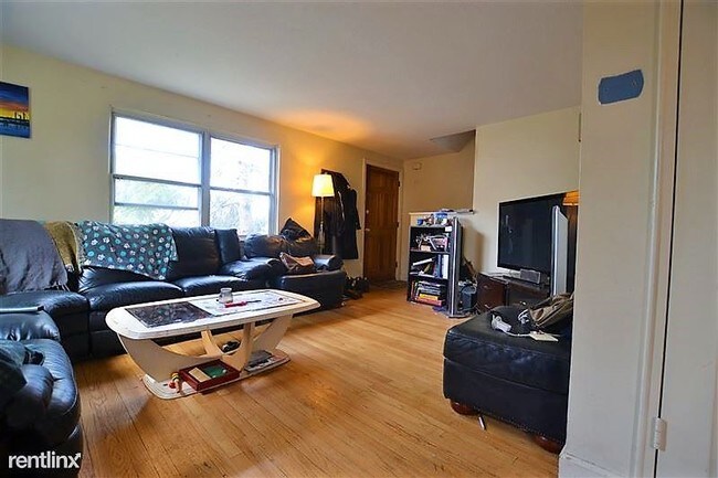 Building Photo - 20 Anselm Ter