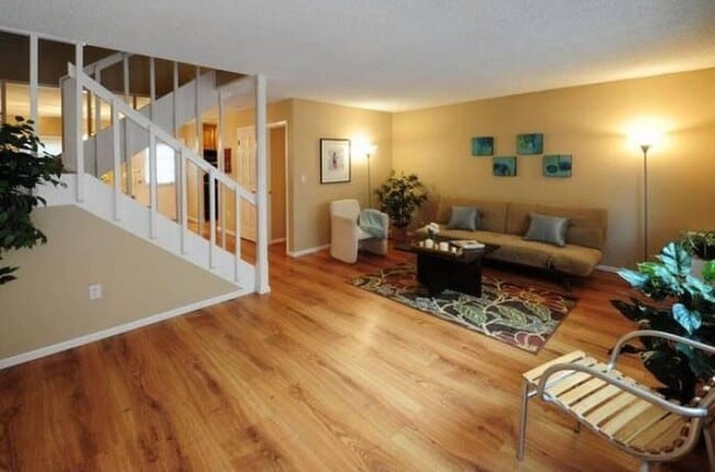 Building Photo - Charming 2-Bedroom Condo Just Steps from C...