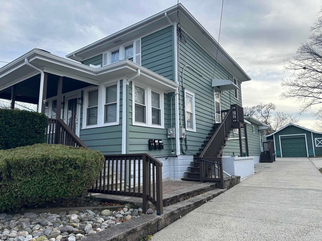 Primary Photo - 609 W Adams Ave