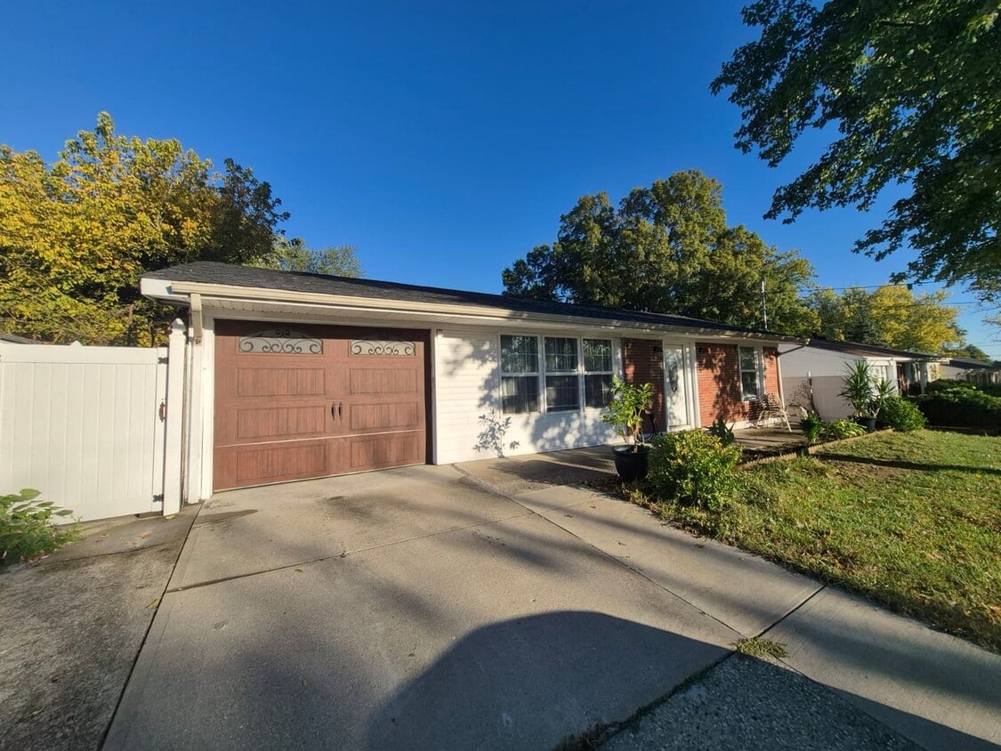 Photo - 65 Miriam – Spacious 4 Bedroom Home with In-Ground Pool!