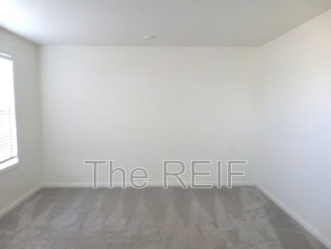 Building Photo - 4477 Soya Ave