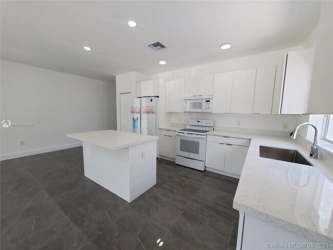 Foto del edificio - 8028 NW 11th Ave