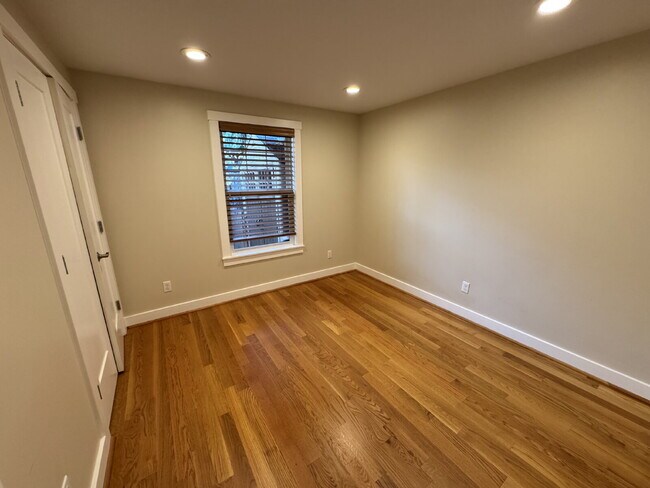 Building Photo - Beautiful 2-bedroom in SE Portland Sunnyside Neighborhood, Near Laurelhurst Park